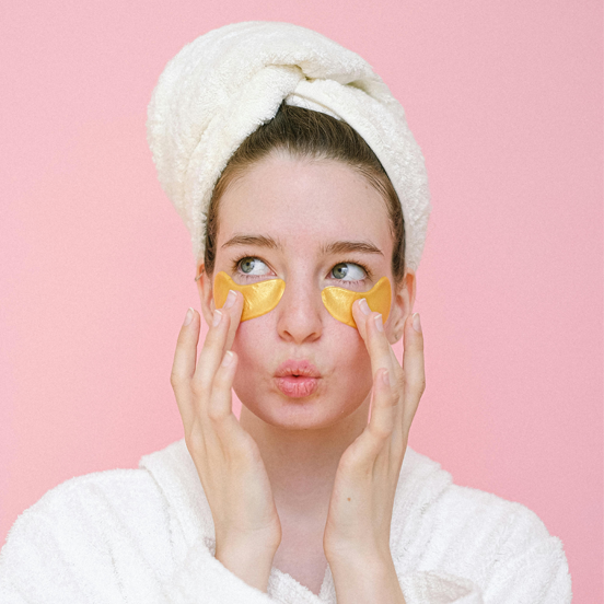 Untitled-1 Woman applying skincare with glowing skin – Explore trusted beauty & health reviews at Look&Care